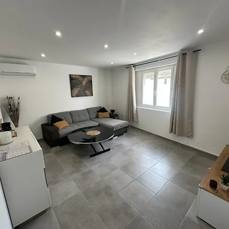 Superbe T2 Moderne Refait A Neuf